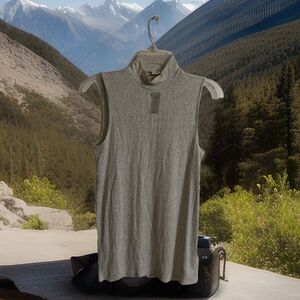 NWT  Chic Gap Ribbed Mock Neck Tank GREY HEATHER SIZE  M Nice And Soft Sweet